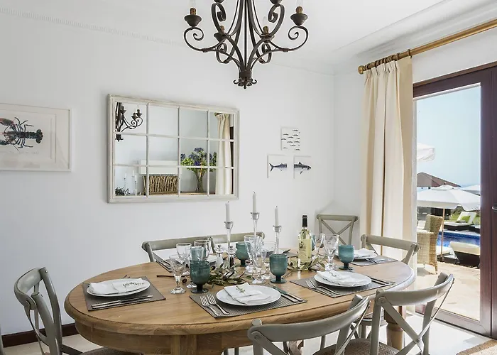 Lola וילה אסטפונה