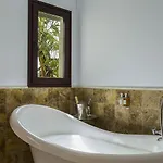 Villa Lola
