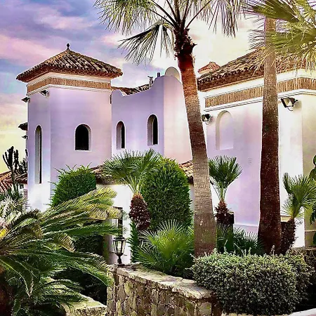 Lola Estepona